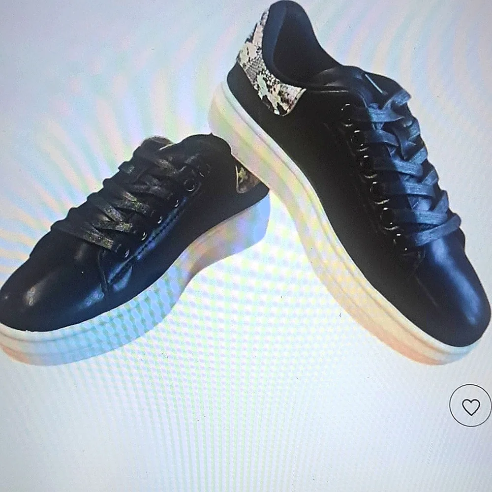 SIZE 10 SEVEN 7 MIKI SNEAKERS